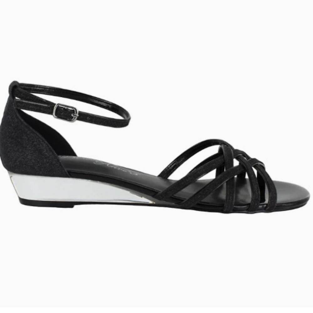 NWT!! Easy Street Alive @ 5 Black Glitter Sandal